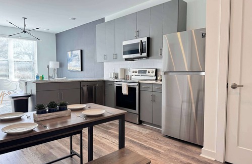 Old Fourth Ward Condo | Brand New 1B1B Private Balcony w Washer Dryer