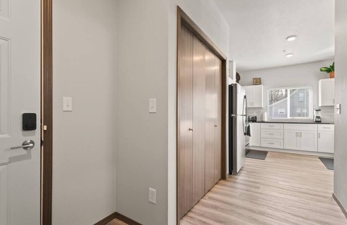 South Perry District Apartment | Brand New 2 Bed 2 Bath Near Perry District and DT!