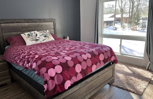 Midhurst Apartment | Brand New 2 Bedroom with indoor fireplace. 5 mins to Snow Valley!