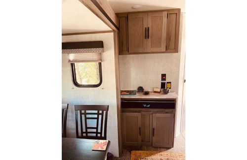 Cedar Creek House | BRAND NEW 2022 RV/CAMPER- COTA-TESLA-DT AUSTIN