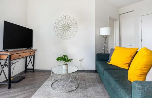 Palmer Square Apartment | Brand New 2BR Chicago City Escape