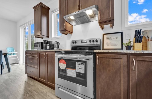 Kitchener House | Brand New 2Storey+Ping Pong+65" TV