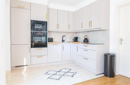 Cacilhas Apartment | Brand New! 3-bedroom Apartment with Private Sunny Patio in Cacilhas!