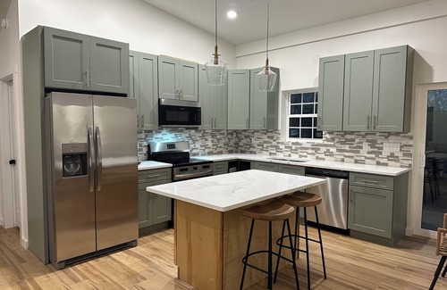 Nancy House | BRAND NEW 3 Bedroom Modern Barndominium at Lake Cumberland .5 mi to boat launch!