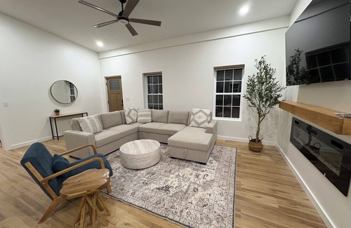 Nancy House | BRAND NEW 3 Bedroom Modern Barndominium at Lake Cumberland .5 mi to boat launch!