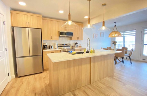 Southwest Edmonton House | BRAND NEW 3 BR Entire Home SW 15mins Airport & WEM