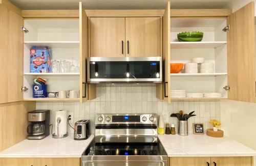 Southwest Edmonton House | BRAND NEW 3 BR Entire Home SW 15mins Airport & WEM