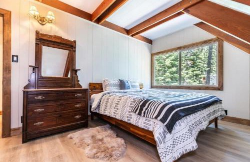 Chamberlands House | Brand New 3BDR Cabin 4 Min to Ski Resort and Beach