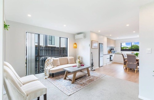 Mangere Bridge House | BRAND NEW! 3BR townhouse - 10 Mins to Airport