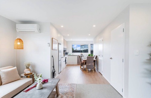 Mangere Bridge House | BRAND NEW! 3BR townhouse - 10 Mins to Airport