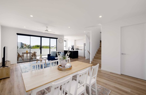Gold Coast House | Brand New 3BR with Pool, Golf nearby, huge balcony
