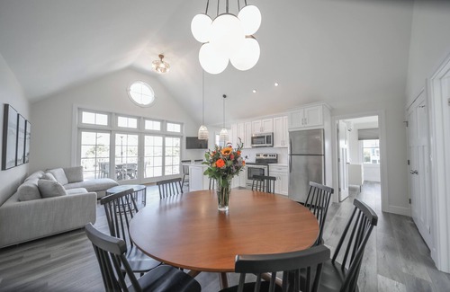 Kismet House | BRAND NEW - 8 Bedroom, 4 bathroom house with BEAUTIFUL BAY VIEWS- Kismet!
