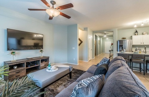 Gilbert House | BRAND NEW AC - Sleeps 12 - Pet Friendly in Gilbert near Loop 202!