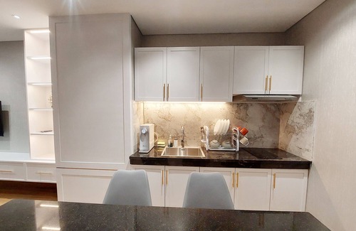 Kesawan Apartment | Brand New and Nice 2BR Apartment at The Reiz Condominium Medan By Travelio.