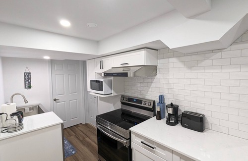 Erin Mills Apartment | Brand New and Spacious 2 Bedroom Unit in beautiful, quiet neighborhood