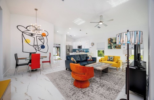 Tropic House | BRAND NEW Artsy Vibe in Eau Gallie ART District, WiFi, AC, Gazebo