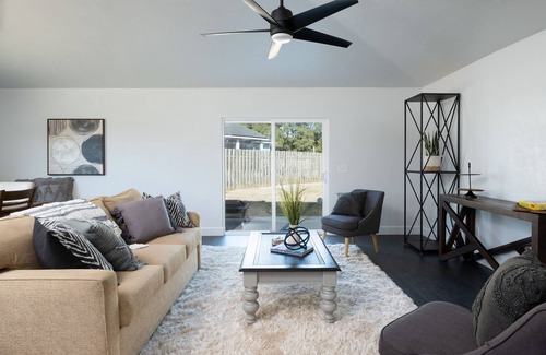 High Springs House | Brand New Bright and Airy Home- Sleeps 8 - Close to Springs and Gainesville