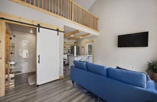 Tyler Cabin | Brand New Cabin! Comfort and Joy