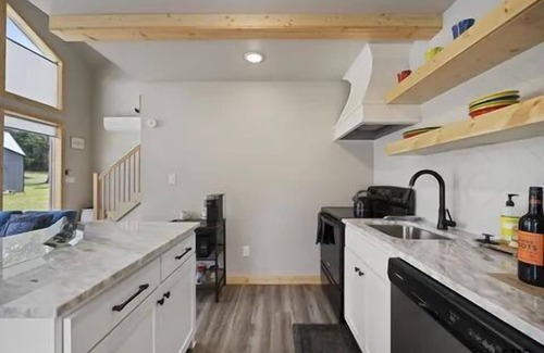 Tyler Cabin | Brand New Cabin! Comfort and Joy