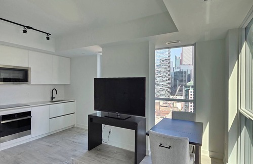 Toronto Entertainment District Condo | Brand New Condo 3 min walk to CN Tower . Heart of Toronto ❤️