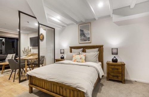 Newton House | Brand New Condo with Pool and Gym