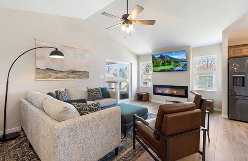 Cedar Falls House | Brand New Construction w/Hot tub, Firepit, Fenced in Yard and walk to downtown.
