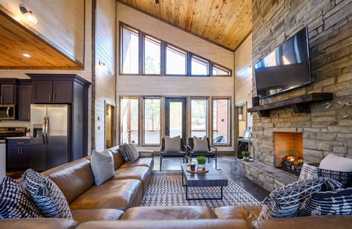 Golden Cabin | Brand New Construction CREEK LIFE! Luxury Living right on the Creek!
