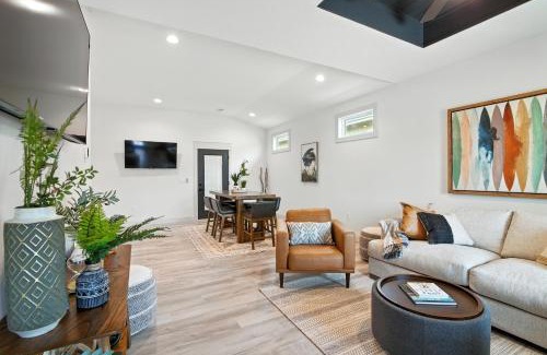Lawrence Apartment | Brand New Cool Comfy Lawrence Retreat Duplex