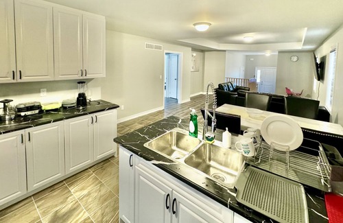 Cobourg House | Brand New Detached Bongalo. 5 minutes drive from Cobourg Beach
