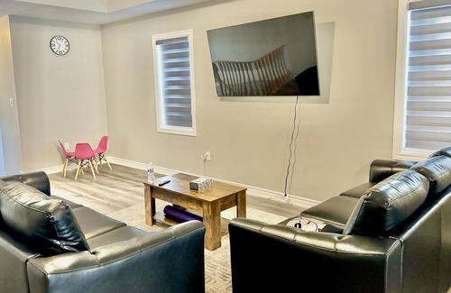 Cobourg House | Brand New Detached Bongalo. 5 minutes drive from Cobourg Beach