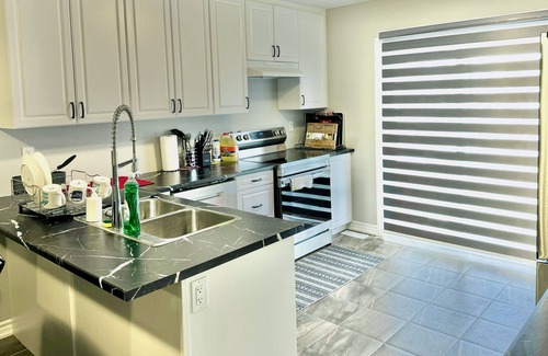 Cobourg House | Brand New Detached Bongalo. 5 minutes drive from Cobourg Beach