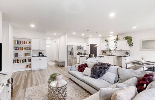 Anderson House | Brand-new, dog-friendly home among the treetops with great deck & location