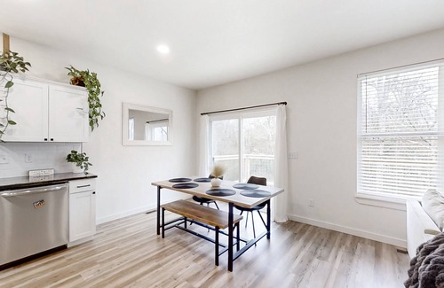 Anderson House | Brand-new, dog-friendly home among the treetops with great deck & location