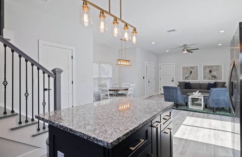 Port Richey House | Brand-New Downtown Retreat – Firepit, Grill, Smart TVs & Walkable to Dining, Parks & Cottee River!