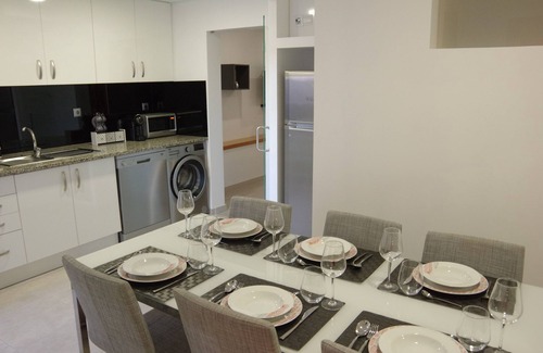 Alfama Apartment | Brand new for 6 in Grace!