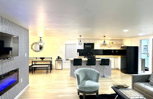 Detroit Apartment | Brand new guest house urban oasis