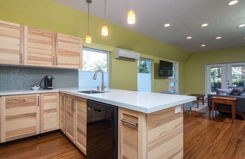 Oak Grove House | Brand New Guesthouse with Riverfront Patio