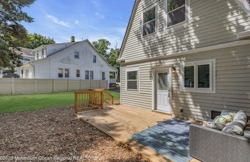 Highlands House | Brand new home by ferry, beach, shops, and trails