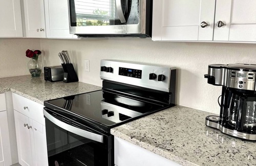 Southside House | Brand NEW Home family friendly near Lackland, Sea World and Downtown