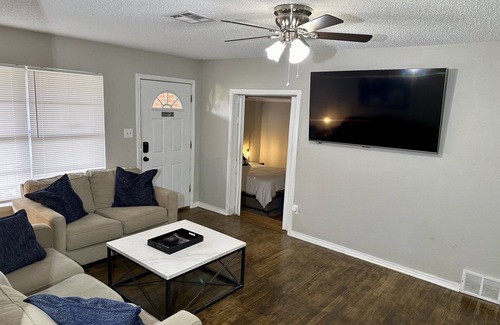 Lawton House | Brand new- just remodeled! Adjustable base beds! Close to Ft. Sill!High end Home