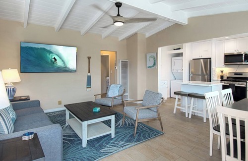 West Newport Apartment | Brand New Kitchen and all new furnishings – 11 Houses to the Sand!