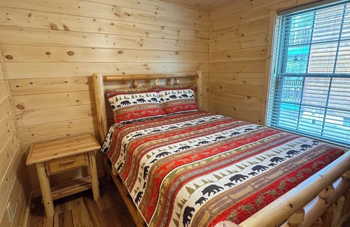 Inlet Cabin | BRAND-NEW LAKEFRONT LODGEnBlack Bear Lodges - The Bear's Lair Lodge