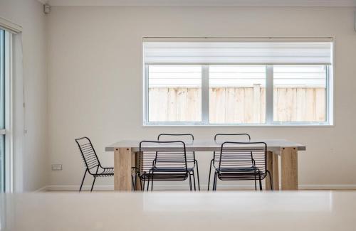 Flat Bush House | Brand-New Large house Castlebane Drive