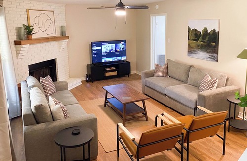Hattiesburg House | Brand New Listing! Cozy Townhome w/ King Bed