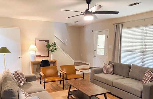 Hattiesburg House | Brand New Listing! Cozy Townhome w/ King Bed
