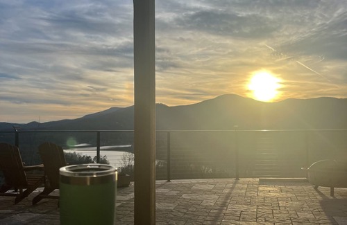Lake Lure House | Brand new Log cabin with PRIVATE HOT TUB overlooking Lake Lure!