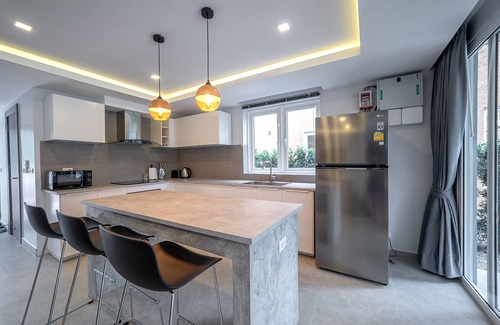 Klong Son Villa | Brand New Luxury 4-B Pool Villa Near Beach, Koh Chang