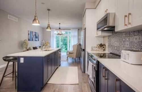Rosemount House | BRAND-NEW LUXURY SUITE in DOON SOUTH, min to 401