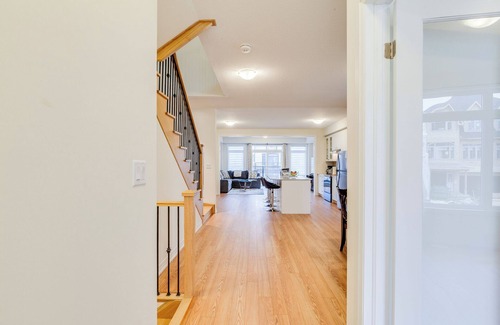 Pickering House | Brand new, Modern 4Bed+Office, 3storeys, Whole house, 4/5 parking in Pickering