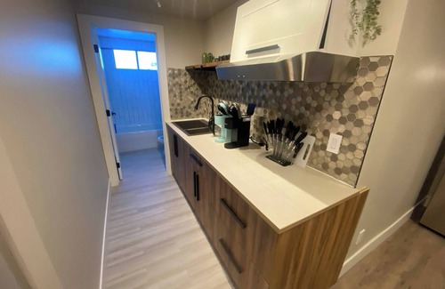 Southwest Edmonton House | Brand New Modern Flat 2br1ba Whyte And University